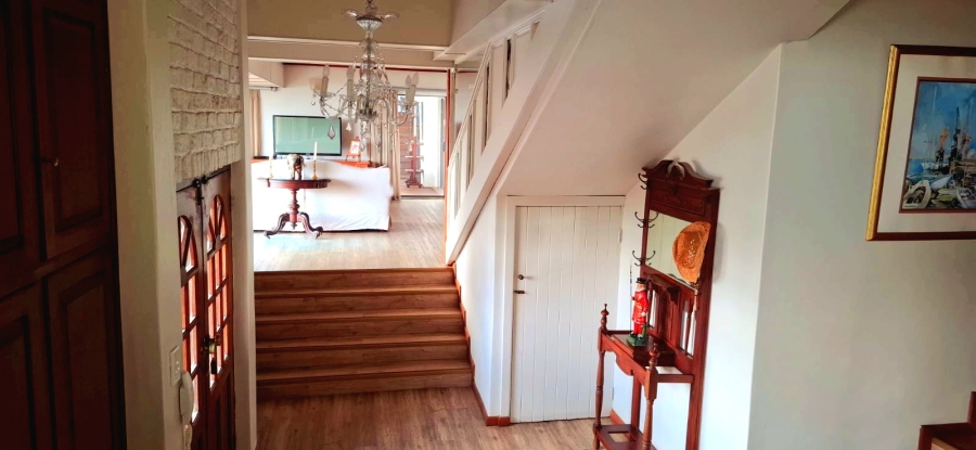 5 Bedroom Property for Sale in Beacon Bay Eastern Cape